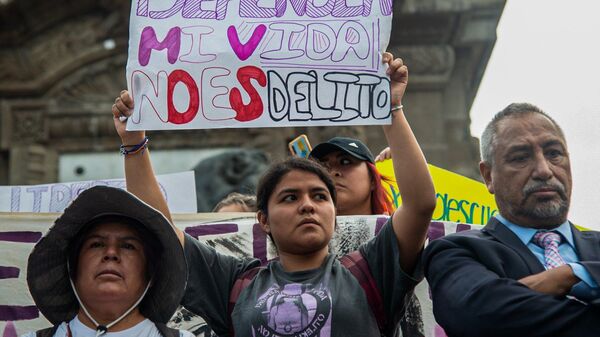 Manifestación en contra de la sentencia a Roxana Ruiz en la Ciudad de México.  - Sputnik Mundo