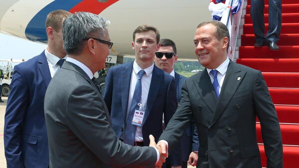 El vicepresidente del Consejo de Seguridad de Rusia, Dmitri Medvédev, llega a Laos - Sputnik Mundo