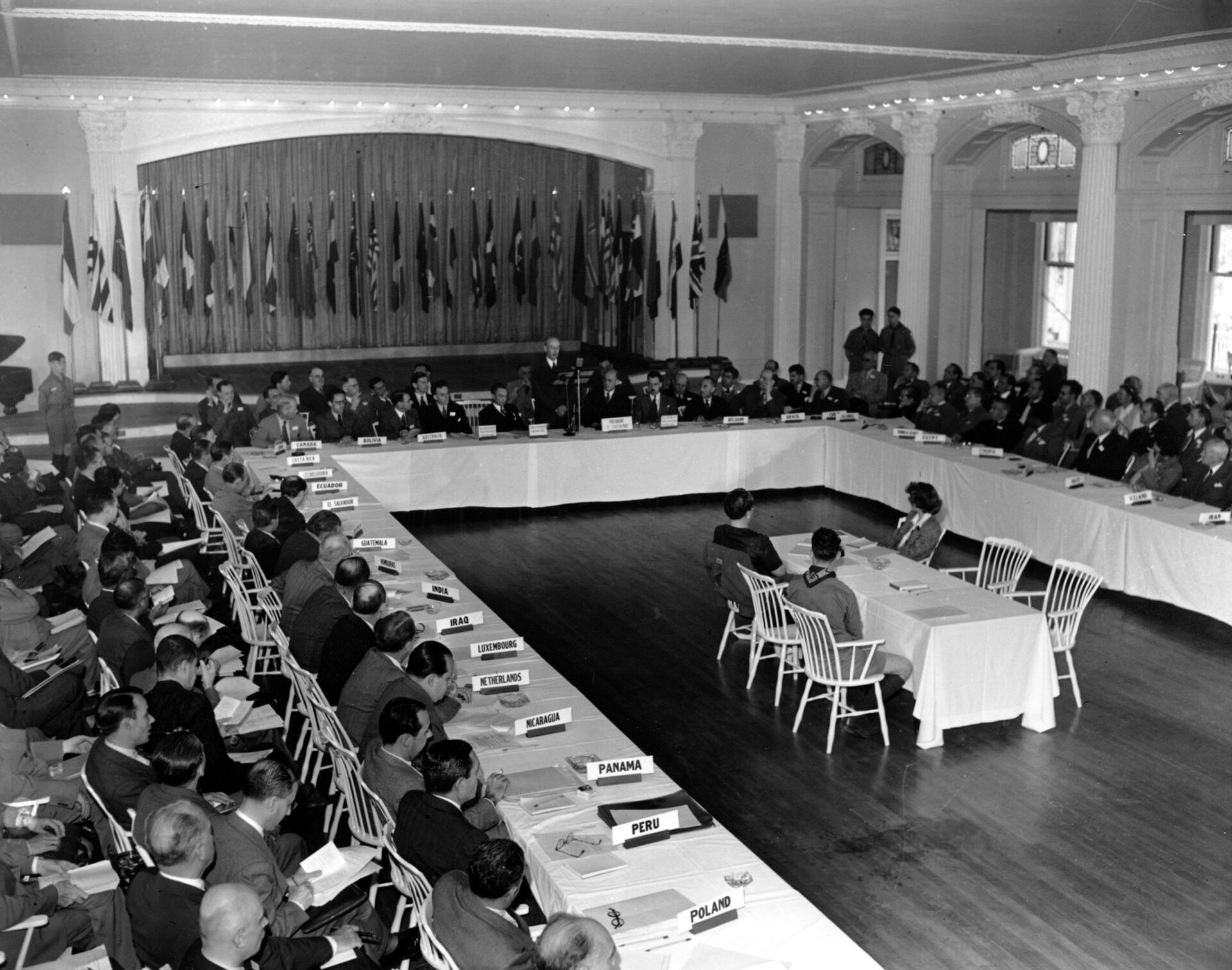 Los participantes en la conferencia de Bretton Woods en el Hotel Mount Washington, 1944 - Sputnik Mundo, 1920, 23.05.2023