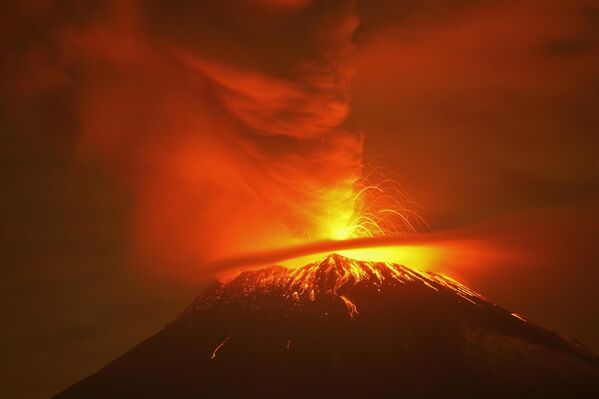 El volcán Popocatépetl, en México, entró en erupción. - Sputnik Mundo