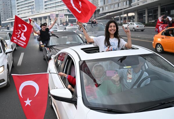 Partidarios del actual presidente turco en una calle de Ankara. - Sputnik Mundo