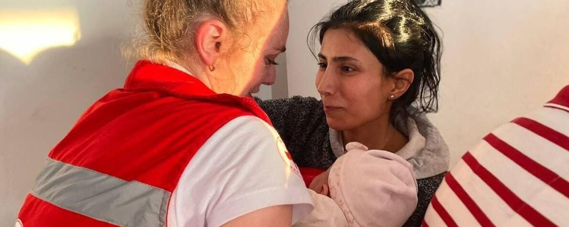 Una especialista de la Cruz Roja de Rusia ayuda a los habitantes de Siria tras el terremoto devastador - Sputnik Mundo, 1920, 31.05.2023