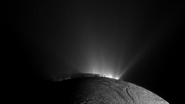 Los géiseres de Encélado captados por Cassini en 2010 - Sputnik Mundo
