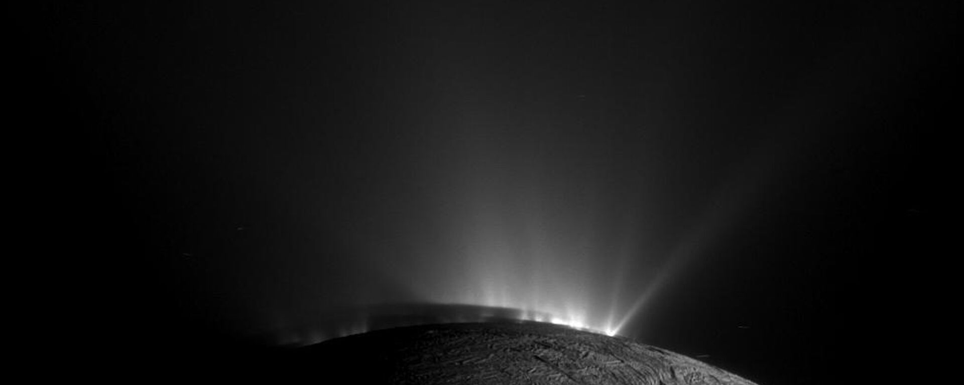 Los géiseres de Encélado captados por Cassini en 2010 - Sputnik Mundo, 1920, 20.04.2024