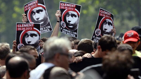 Varias personas participan en una manifestación en París, en honor de Clement Meric (archivo) - Sputnik Mundo