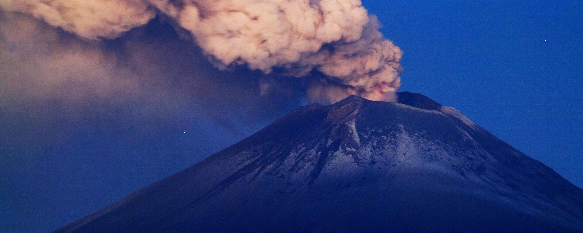 El Volcán Popocatépetl, uno de los más activos en México. - Sputnik Mundo, 1920, 06.06.2023