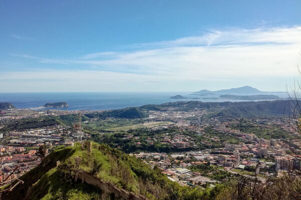 Región de Campi Flegrei, vista desde el lado de Nápoles - Sputnik Mundo