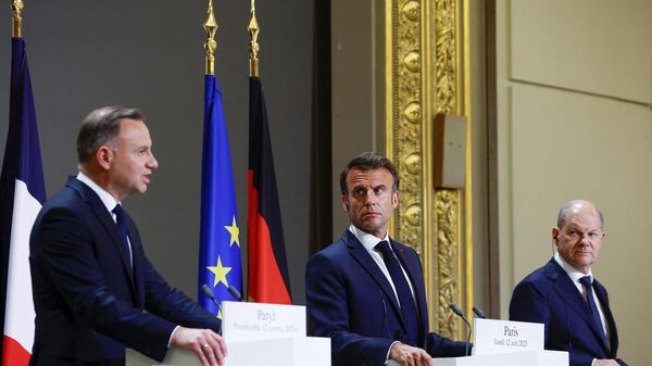 Andrzej Duda, presidente de Polonia; Emmanuel Macron, presidente de Francia, y Olaf Scholz, canciller de Alemania - Sputnik Mundo