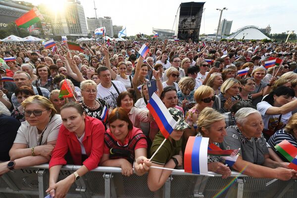 Celebración del Día de Rusia en Minsk, Bielorrusia. - Sputnik Mundo
