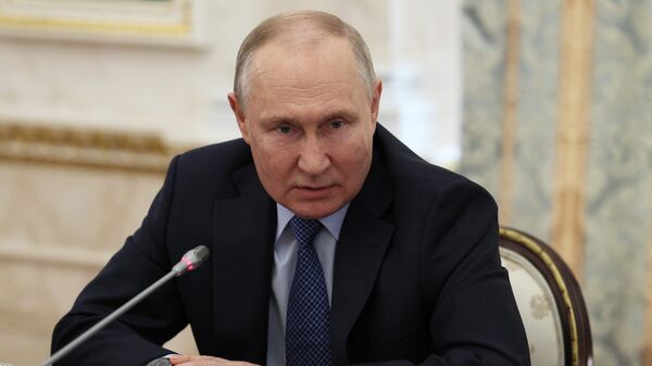  Vladímir Putin, el presidente de Rusia, en un encuentro con periodistas militares, el 13 de junio de 2023 - Sputnik Mundo