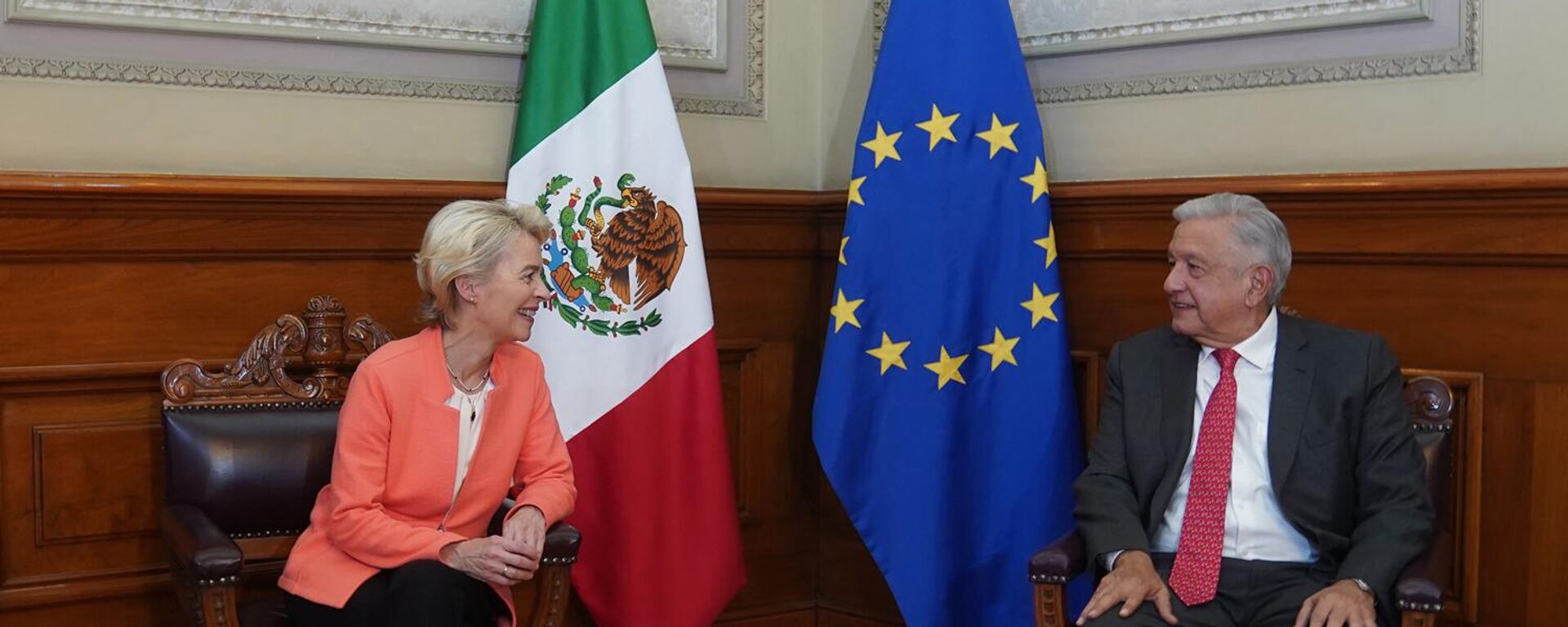 La presidenta de la Comisión Europea (CE), Ursula von der Leyen, y el presidente de México, Andrés Manuel López Obrador - Sputnik Mundo, 1920, 16.06.2023
