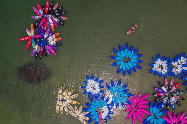 Kayaks en la costa de Hong Kong. - Sputnik Mundo