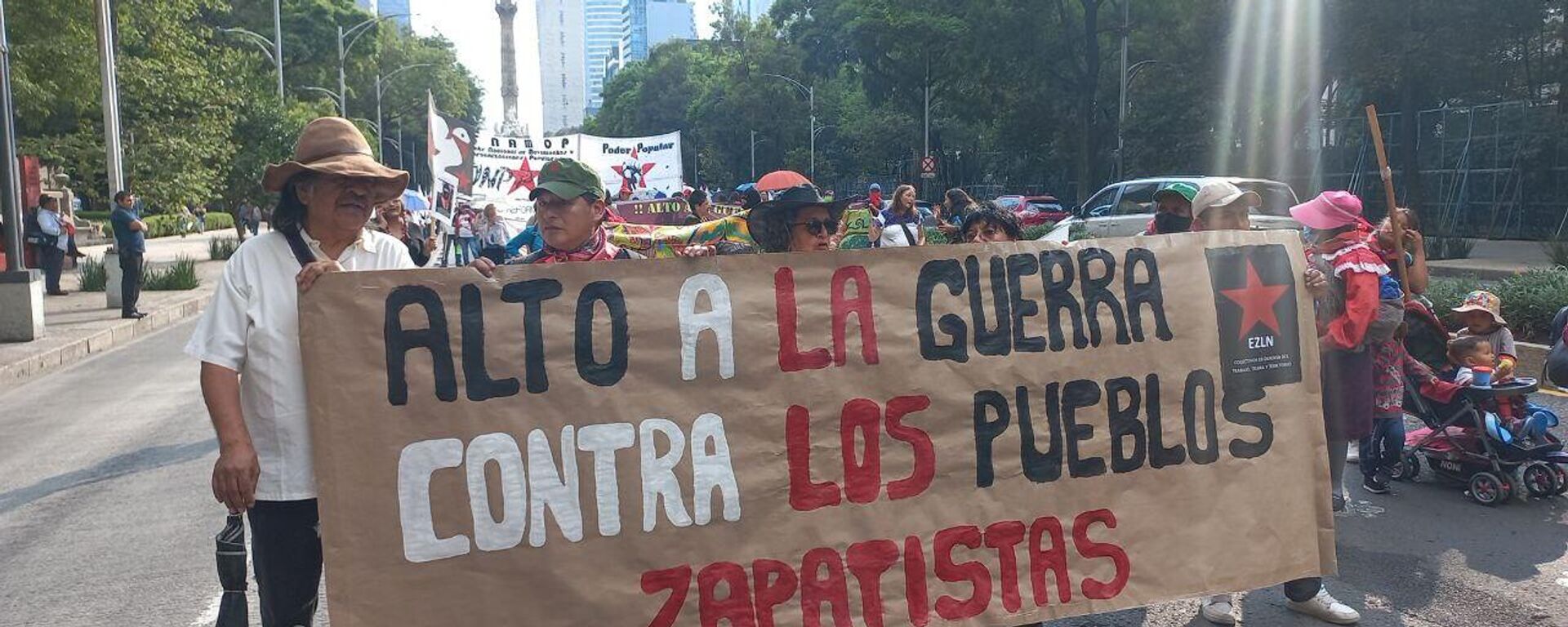 El pasado 8 de junio cientos de personas marcharon en la CDMX y otras ciudades para exigir un freno a las agresiones contra comunidades zapatistas en Chiapas.  - Sputnik Mundo, 1920, 25.06.2023