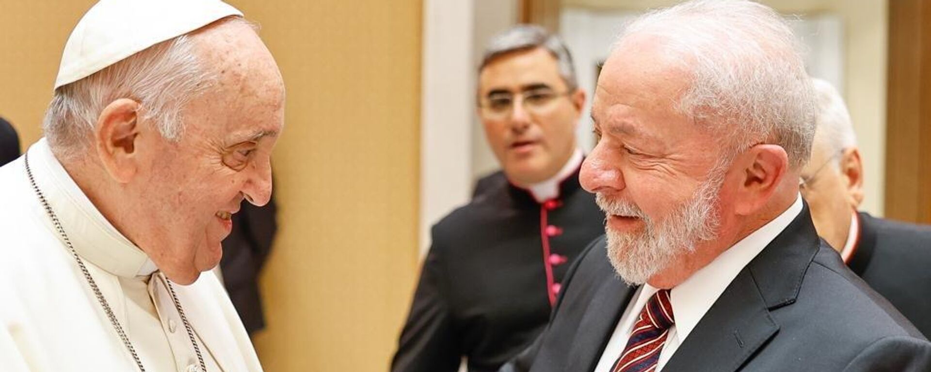 El presidente de Brasil, Lula da Silva, se reúne con el papa Francisco, el 21 de junio, 2023 - Sputnik Mundo, 1920, 21.06.2023