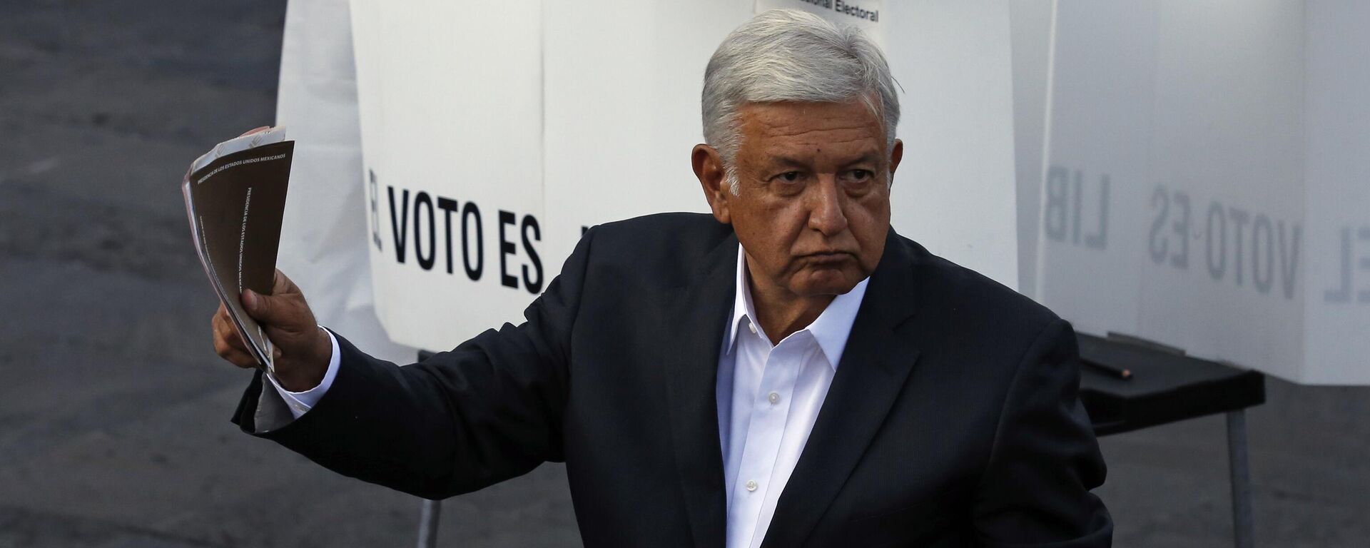 El entonces candidato a la Presidencia de México por Morena, Andrés Manuel López Obrador. - Sputnik Mundo, 1920, 22.06.2023