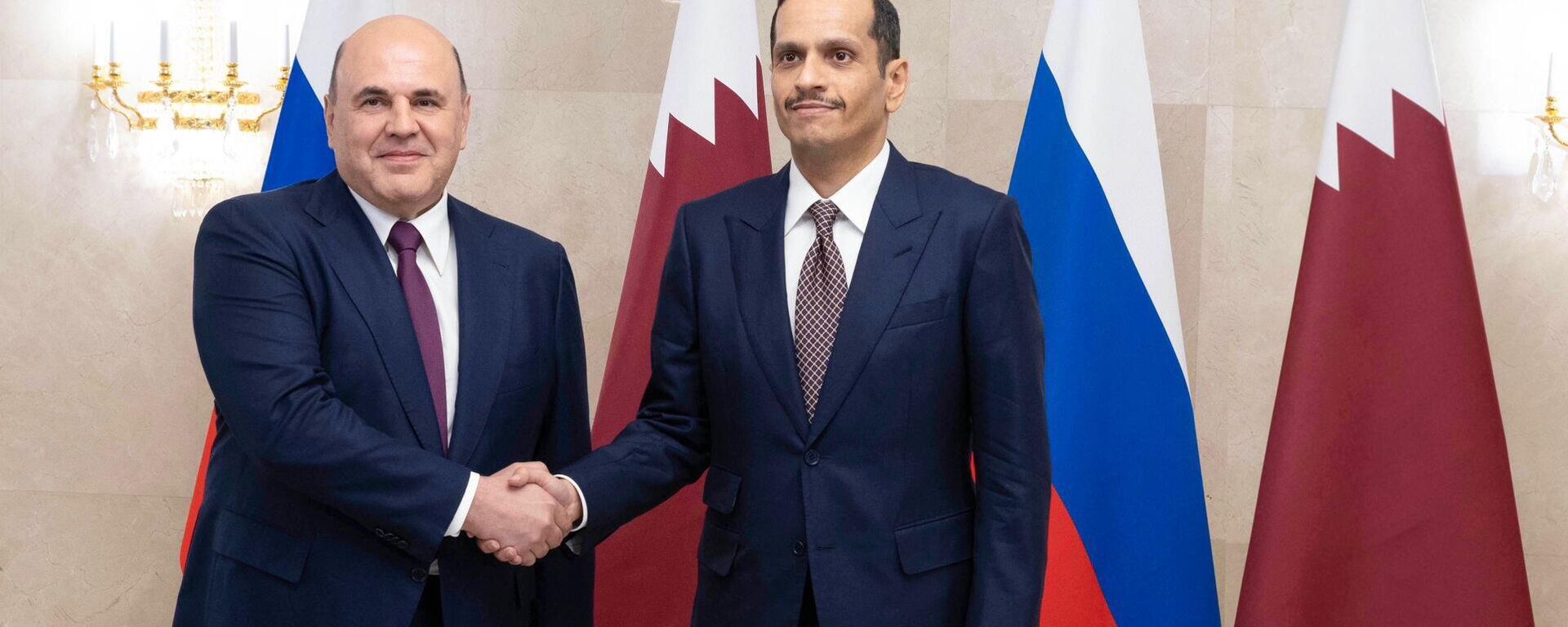 Mijaíl Mishustin, primer ministro ruso, y Mohammed bin Abdulrahman al Thani, jefe de la diplomacia catarí - Sputnik Mundo, 1920, 21.06.2023