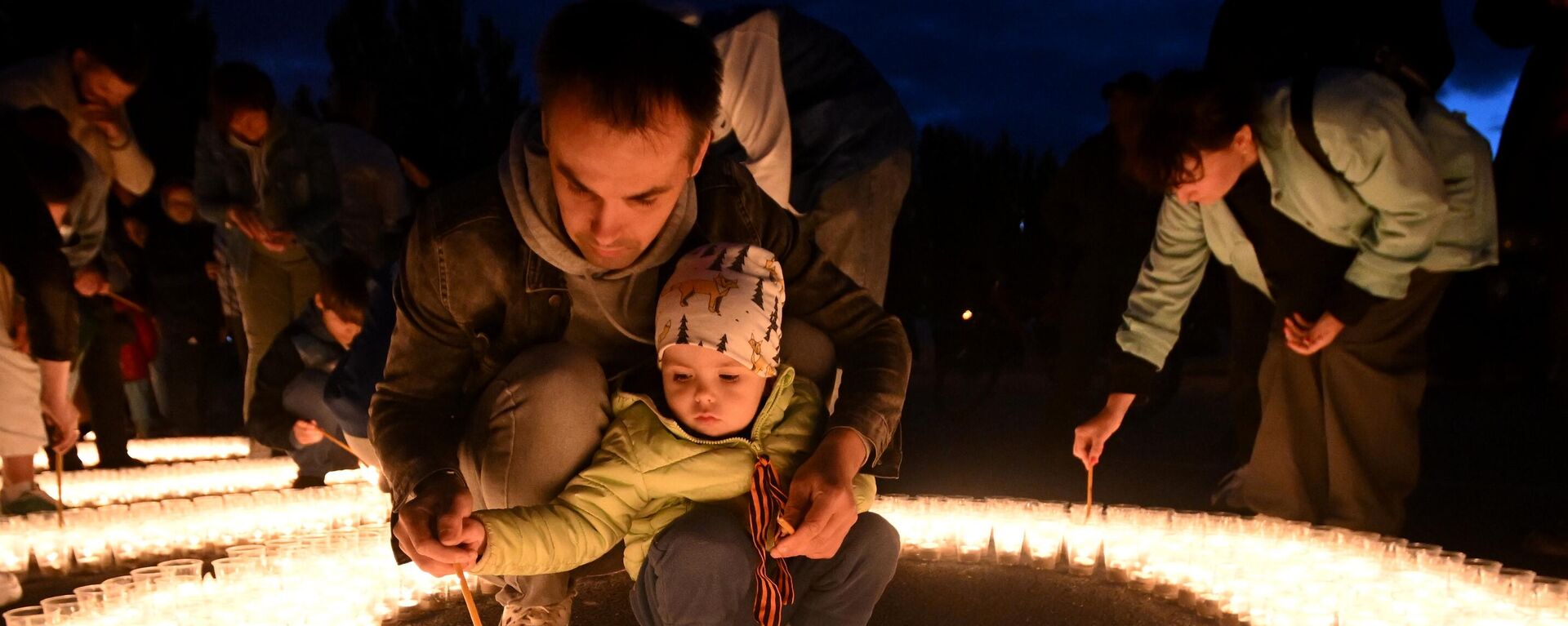 Los habitantes de Kazán participan en la campaña internacional 'Imágenes ardientes de la guerra', que se celebra con motivo del Día de la Memoria y el Duelo - Sputnik Mundo, 1920, 22.06.2023