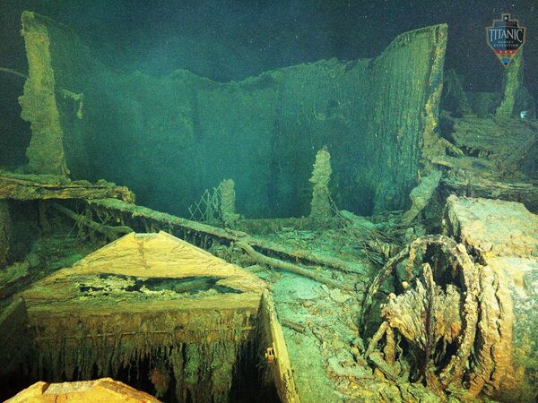 El batiscafo Titan desapareció de los radares el 18 de junio, un par de horas después de sumergirse. El 22 de junio se supo que los micrófonos submarinos del sistema secreto de detección acústica de la Marina estadounidense grabaron el sonido de la implosión del Titan tiempo después de que se perdiera la comunicación con él. En la foto: restos del transatlántico Titanic tomados durante una de las expediciones de OceanGate. - Sputnik Mundo