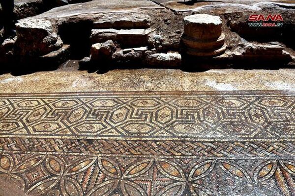 Fragmento de un antiguo mosaico romano recien descubierto en Rastán, Siria - Sputnik Mundo
