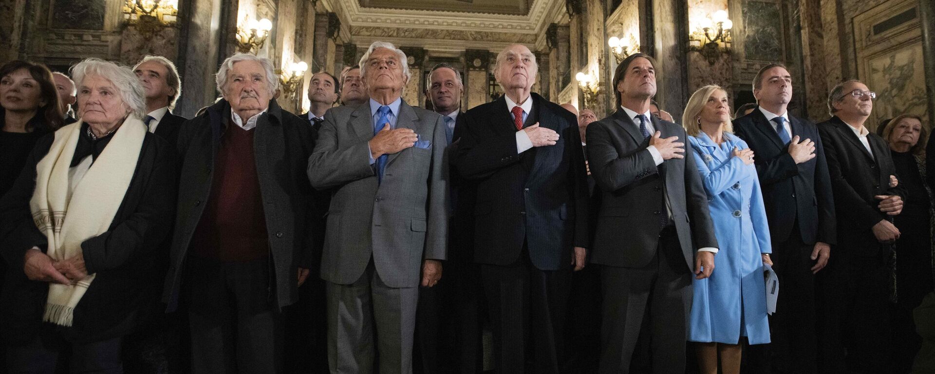 Dirigentes políticos uruguayos durante la conmemoración de los 50 años del golpe de Estado  - Sputnik Mundo, 1920, 27.06.2023