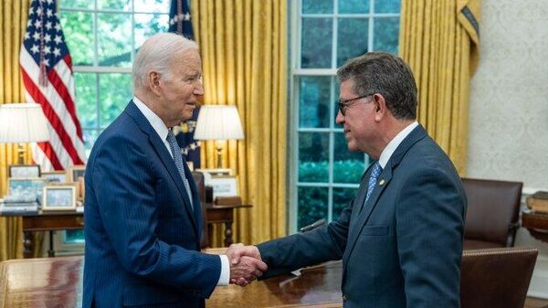 El embajador peruano en EEUU, Gustavo Meza-Cuadra, presentó sus cartas credenciales al presidente Joe Biden. - Sputnik Mundo