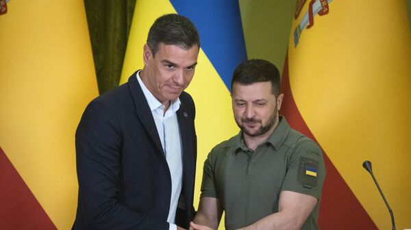 Pedro Sánchez, presidente del Gobierno de España, y Volodímir Zelenski, presidente de Ucrania - Sputnik Mundo