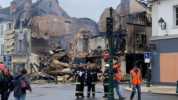 Сгоревшая аптека после протестов во французском городе Монтаржи - Sputnik Mundo