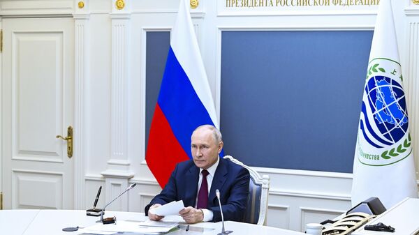 El presidente ruso Vladímir Putin participa de la última reunión de jefes de Estado de la Organización de Cooperación de Shanghai  - Sputnik Mundo