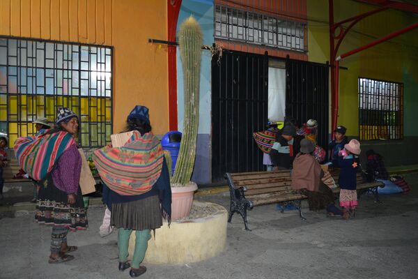 Refugio invernal en la terminal de buses de La Paz - Sputnik Mundo