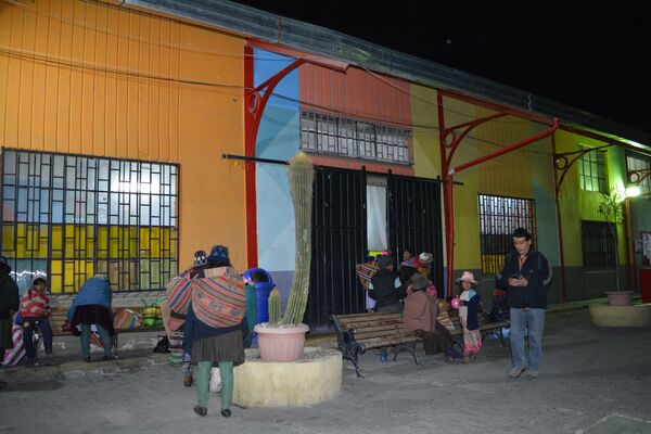 Refugio invernal en la terminal de buses de La Paz - Sputnik Mundo
