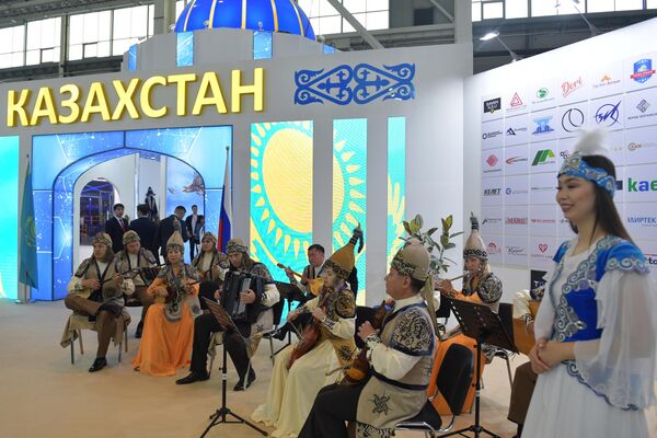 El estand de Kazajistán en la Exposición Industrial Internacional Innoprom 2023 de Ekaterimburgo. - Sputnik Mundo