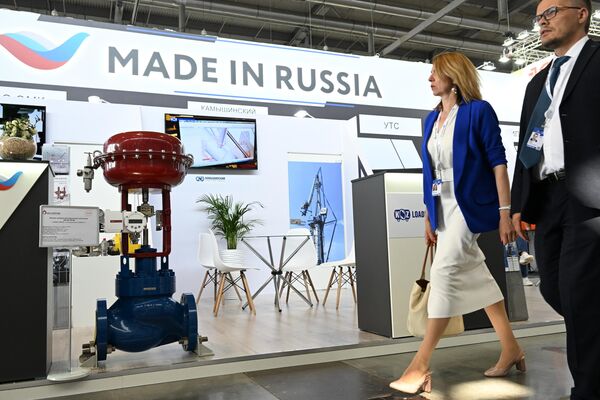 El estand de la Planta Experimental Kamishinski en la Exposición Innoprom 2023. - Sputnik Mundo
