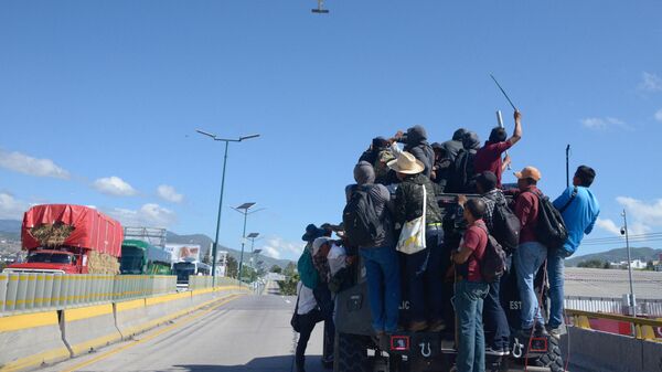 Las personas se manifiestan en Chilpancingo, Guerrero. - Sputnik Mundo