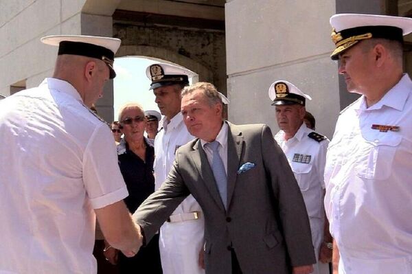 El embajador ruso en La Habana, Víctor Koronelli, estuvo presente en la llegada del navío - Sputnik Mundo