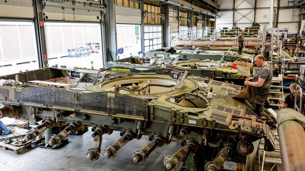 La construcción del tanque Leopard 2A4 en Alemania - Sputnik Mundo