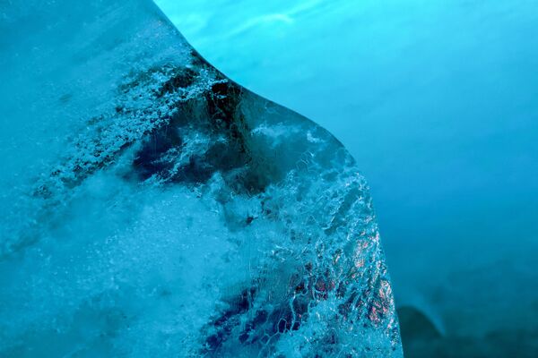 El espesor medio del hielo de la Mer de Glace es de 270 metros, pero en algunos lugares llega hasta los 400 metros. - Sputnik Mundo
