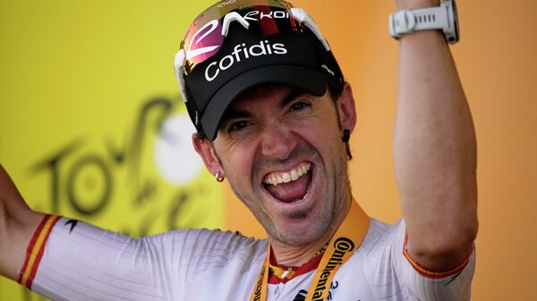 El ciclista español Ion Izagirre celebra tras ganar la duodécima etapa del Tour de Francia - Sputnik Mundo