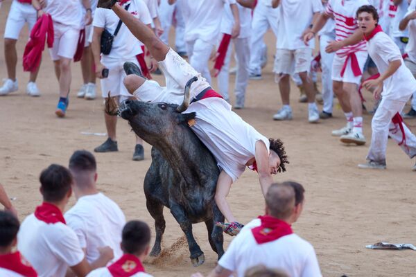 Así transcurrieron las Fiestas de San Fermín en Pamplona, España. - Sputnik Mundo
