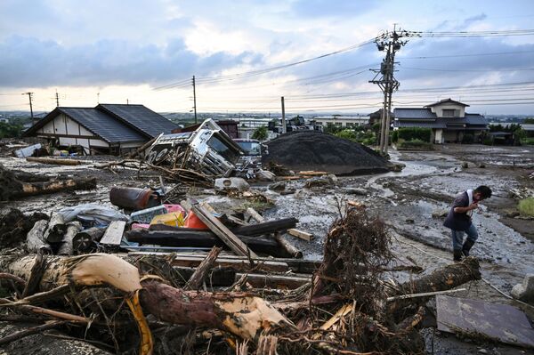 Las &quot;lluvias más intensas de la historia&quot; han provocado inundaciones y deslizamientos de tierra mortales en la isla japonesa de Kyushu. - Sputnik Mundo