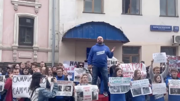 Las protestas ante las embajadas de la OTAN en Moscú - Sputnik Mundo