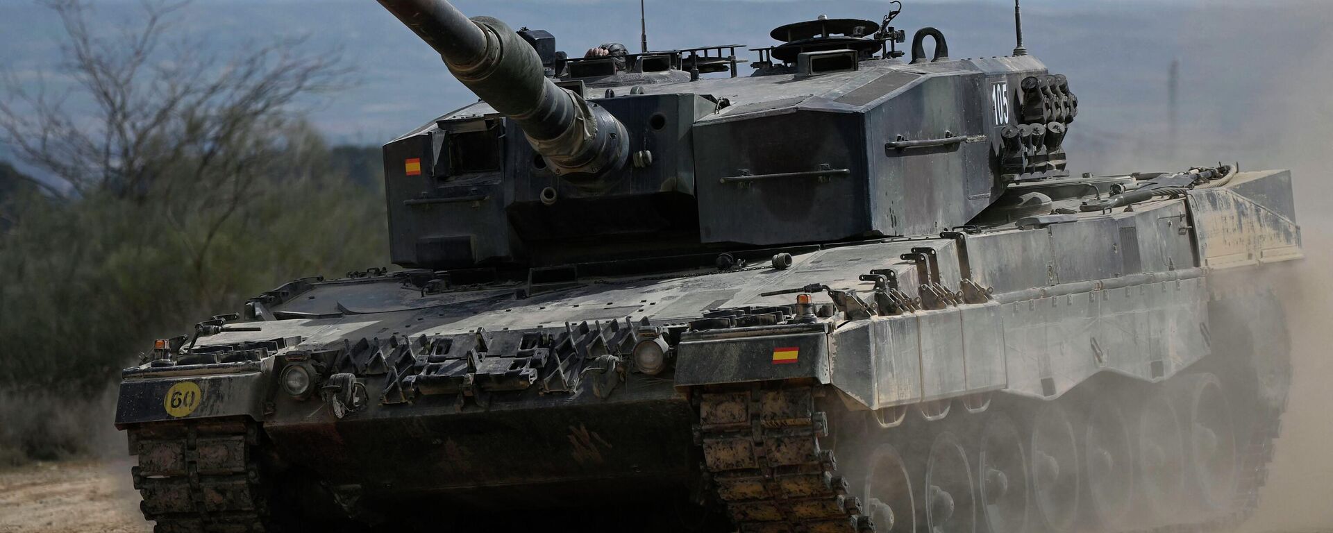 Militares ucranianos reciben entrenamiento con carros de combate Leopard 2 de fabricación alemana en el centro de entrenamiento del Ejército español en Zaragoza, el 13 de marzo de 2023. - Sputnik Mundo, 1920, 30.05.2024