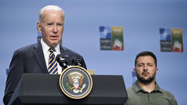 El presidente de EEUU, Joe Biden, y su par ucraniano, Volodímir Zelenski - Sputnik Mundo