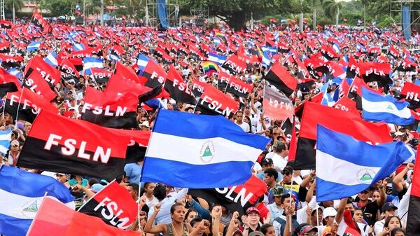 Las banderas de Nicaragua y las de FSLN - Sputnik Mundo