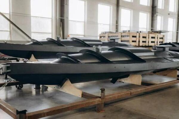Unos drones navales ucranianos en el supuesto lugar de su producción. - Sputnik Mundo