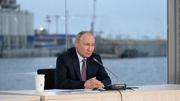 El presidente Vladímir Putin en Múrmansk - Sputnik Mundo