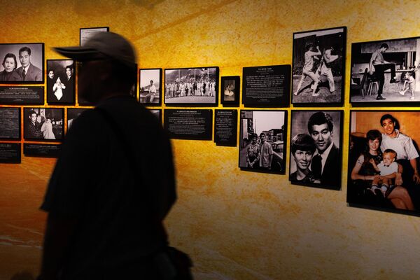 Una exposición dedicada a Bruce Lee en el Museo del Patrimonio de Hong Kong. - Sputnik Mundo