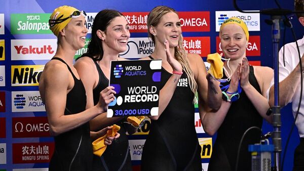 Las nadadoras australianas baten el récord mundial en el Campeonato Mundial de Natación - Sputnik Mundo