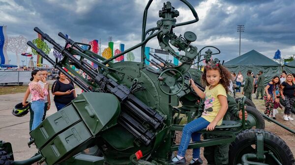 Exposición del ejército de Nicaragua en la Plaza de la Fe en Managua. - Sputnik Mundo