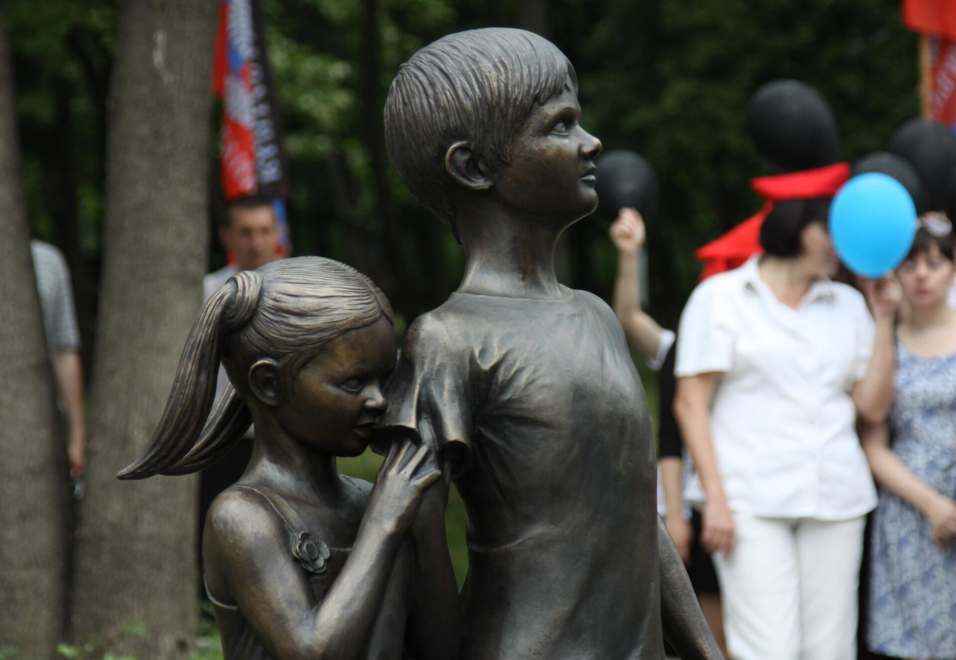 La escultura conmemorativa A los niños de Donbás, niños de la guerra en Donetsk. - Sputnik Mundo, 1920, 26.07.2023