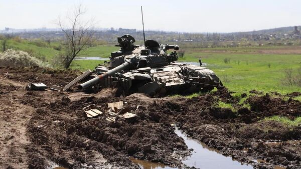 Un tanque ucraniano destruido en Artiómovsk - Sputnik Mundo